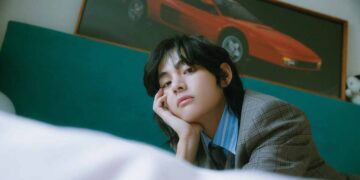 V (BTS) was followed to his home by female fans, demanding marriage registration
