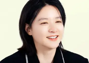 Actress Lee Young Ae Names The 3 K-Pop Groups She And Her Daughter Are Big Fans Of