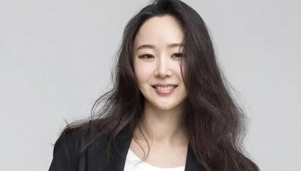Petitions call for Min Hee Jin's departure from HYBE amid power struggle
