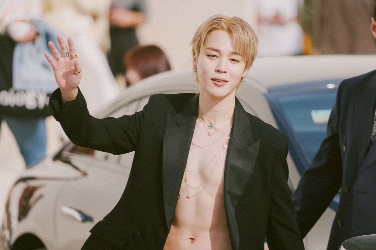 BTS’s V and Jimin Have The Most Iconic Reactions To Their Manager Dancing To A Classic BTS Song