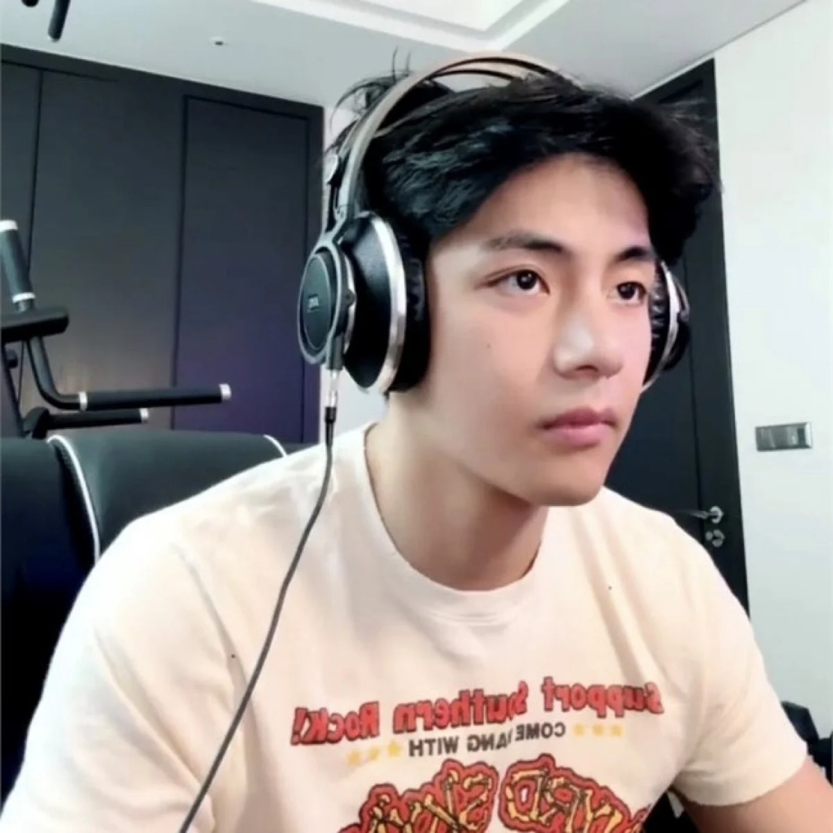 Video: V BTS cares for Jin this meticulously