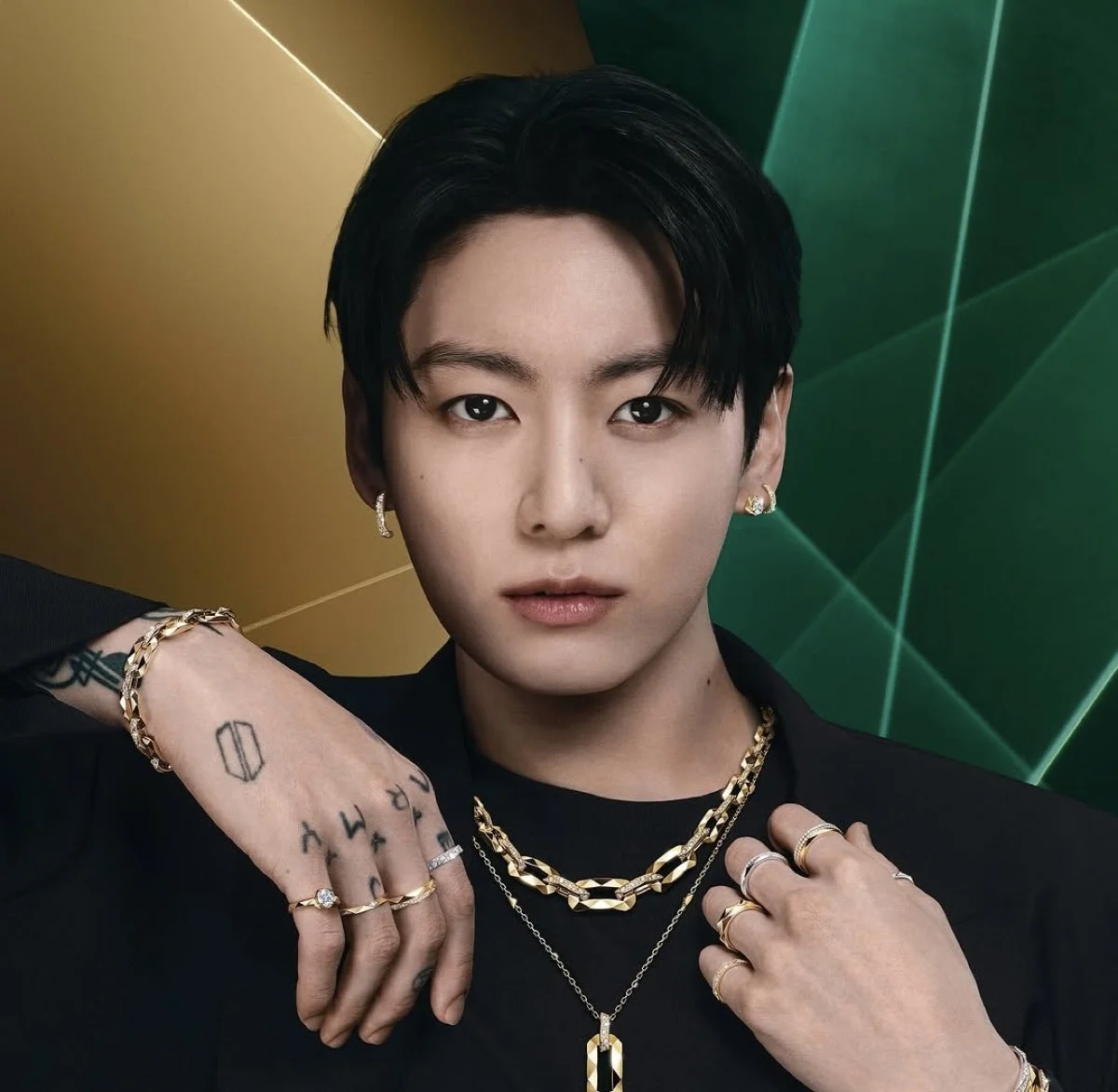 V BTS makes fans wait for a long time when playing an open upload game on social networks